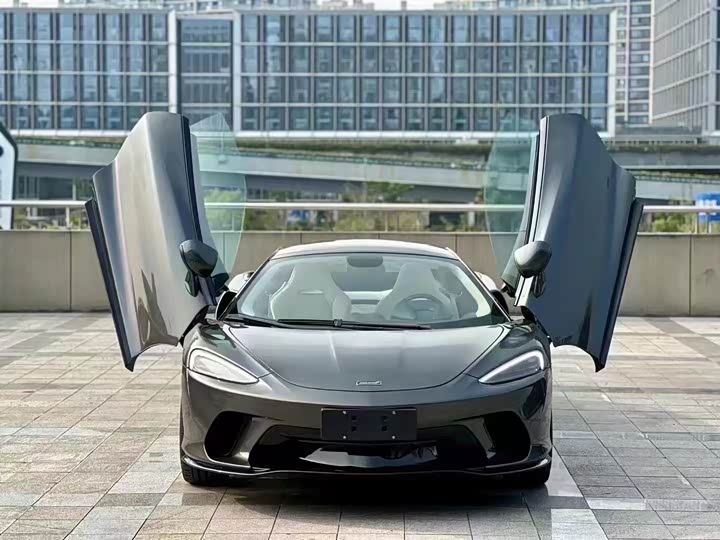 Фото 2 - McLaren GT