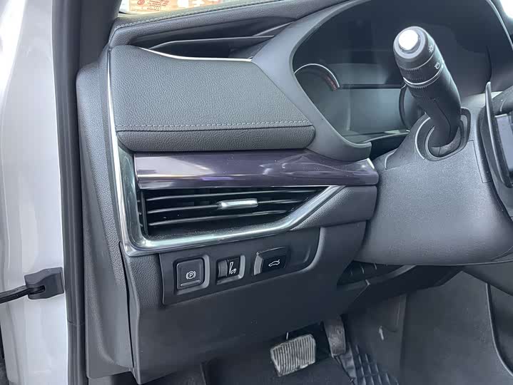 Фото 6 - Cadillac XT4