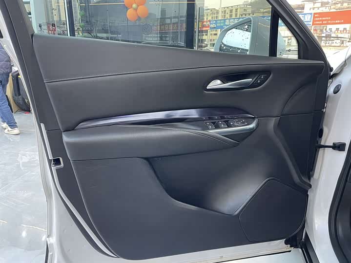 Фото 7 - Cadillac XT4