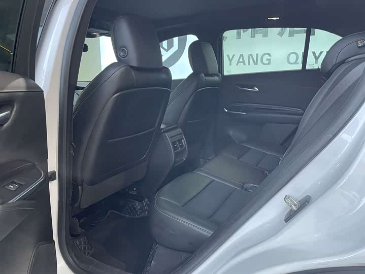 Фото 8 - Cadillac XT4