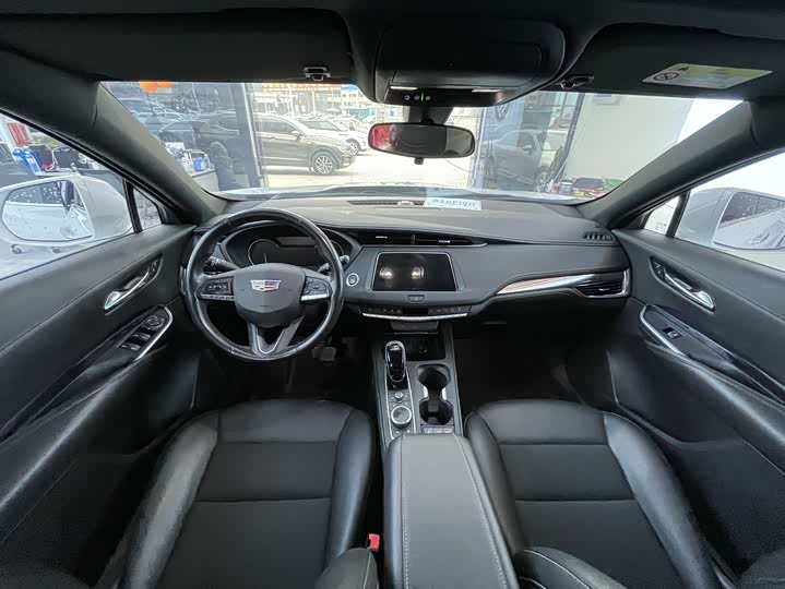 Фото 9 - Cadillac XT4