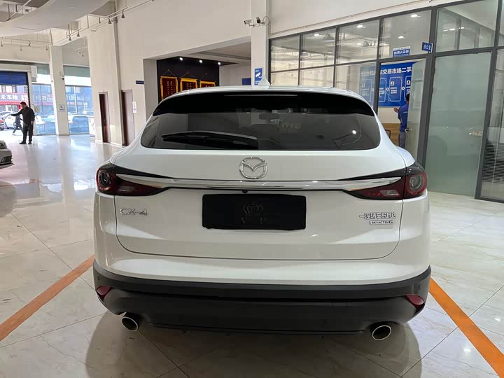 Photo 5 - Mazda CX-4