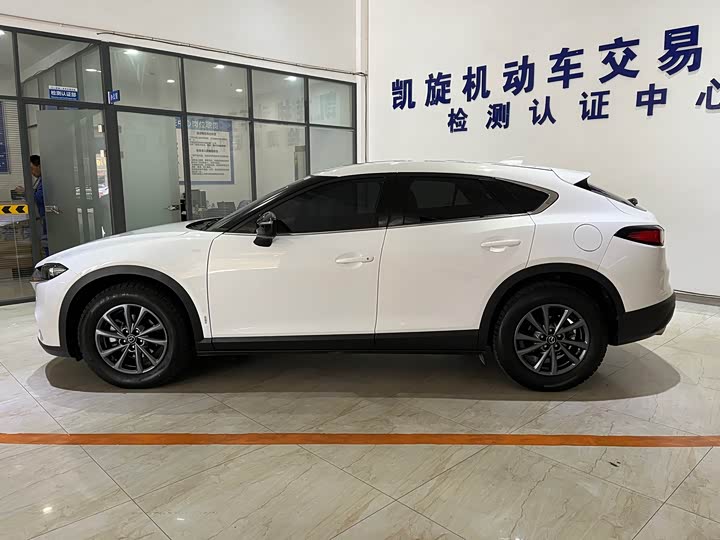 Photo 7 - Mazda CX-4