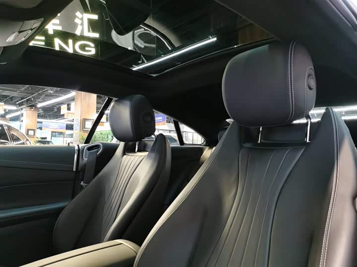 Фото 8 - Mercedes-Benz E-Class