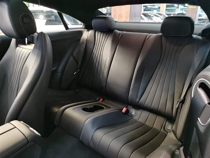 Фото 9 - Mercedes-Benz E-Class