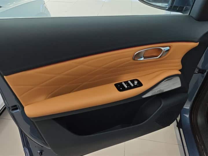 Фото 7 - Geely Galaxy Starship 7