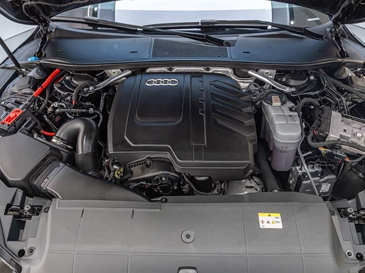 Фото 9 - Audi A7L