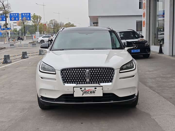 Photo 2 - Lincoln Corsair