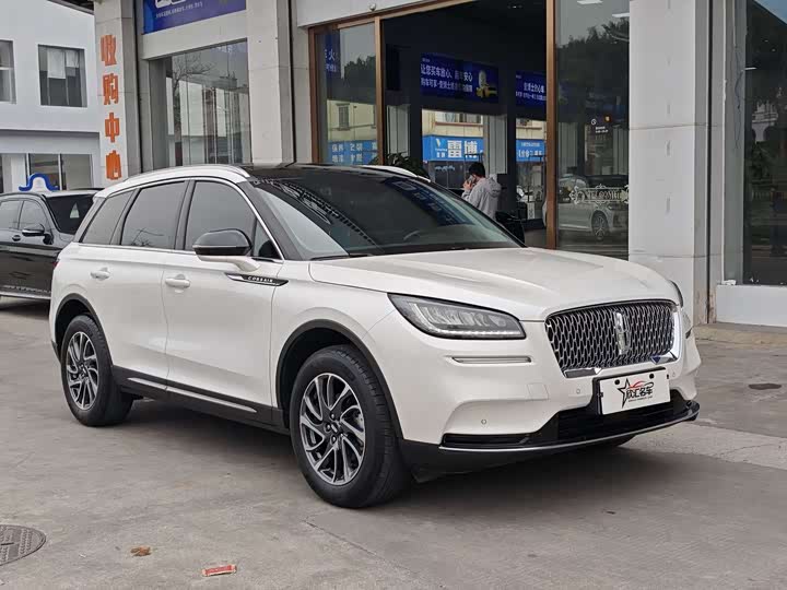 Photo 3 - Lincoln Corsair