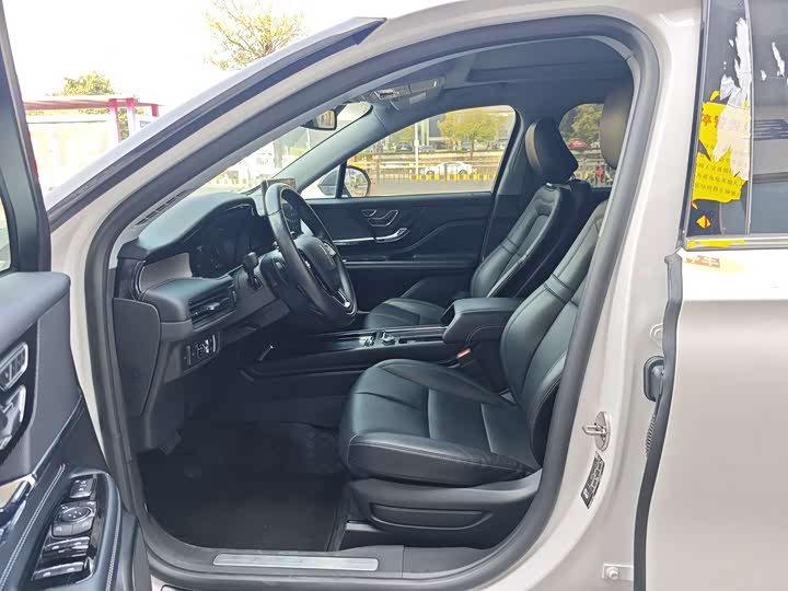 Photo 5 - Lincoln Corsair