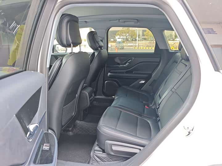 Photo 6 - Lincoln Corsair