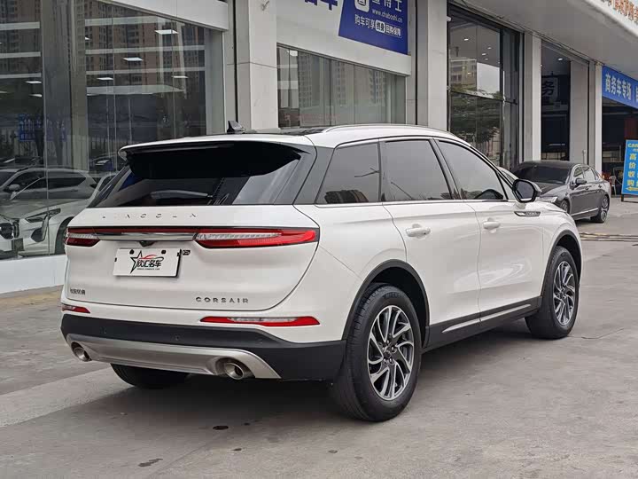 Photo 8 - Lincoln Corsair