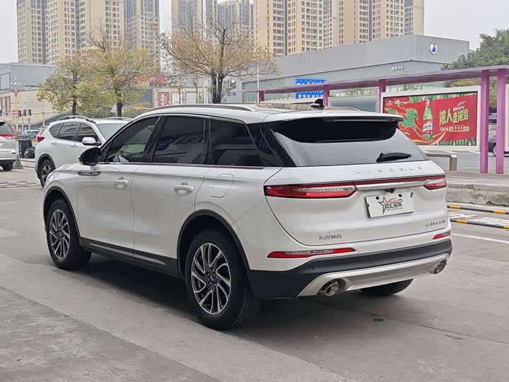 Photo 9 - Lincoln Corsair