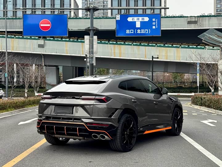 Фото 7 - Lamborghini Urus