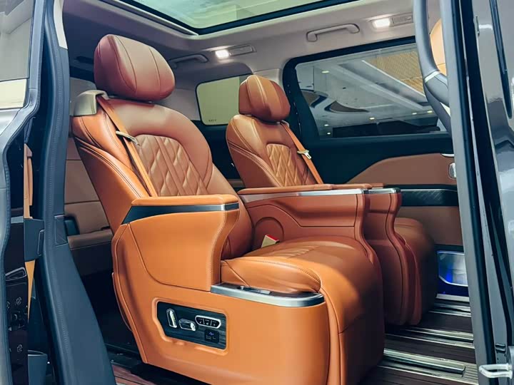 Фото 6 - Hongqi HQ9