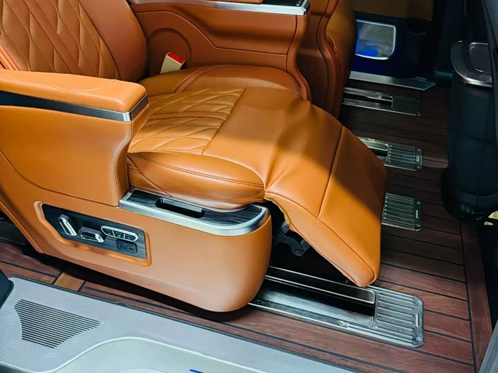 Фото 7 - Hongqi HQ9