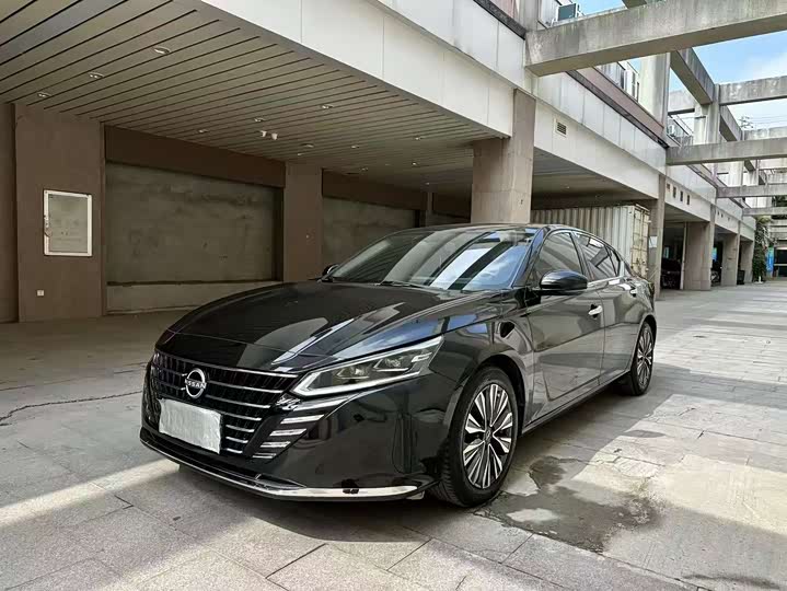 Photo 1 - Nissan Teana