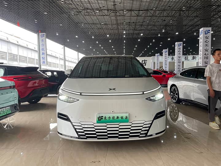 Фото 2 - XPeng X9