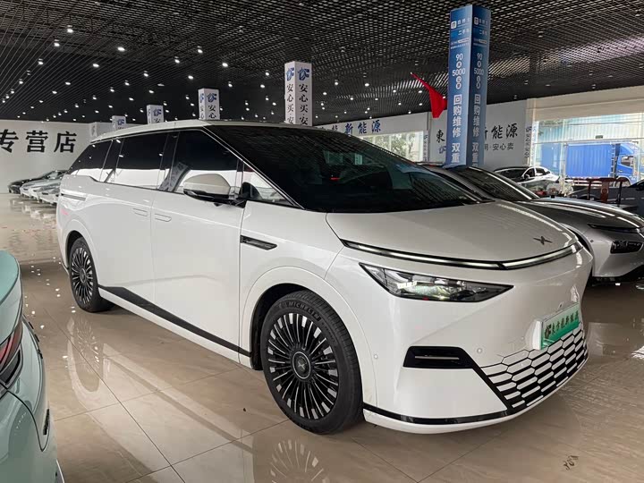 Фото 3 - XPeng X9