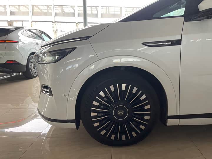 Фото 4 - XPeng X9