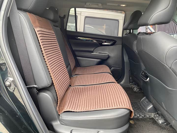 Photo 5 - Toyota Highlander