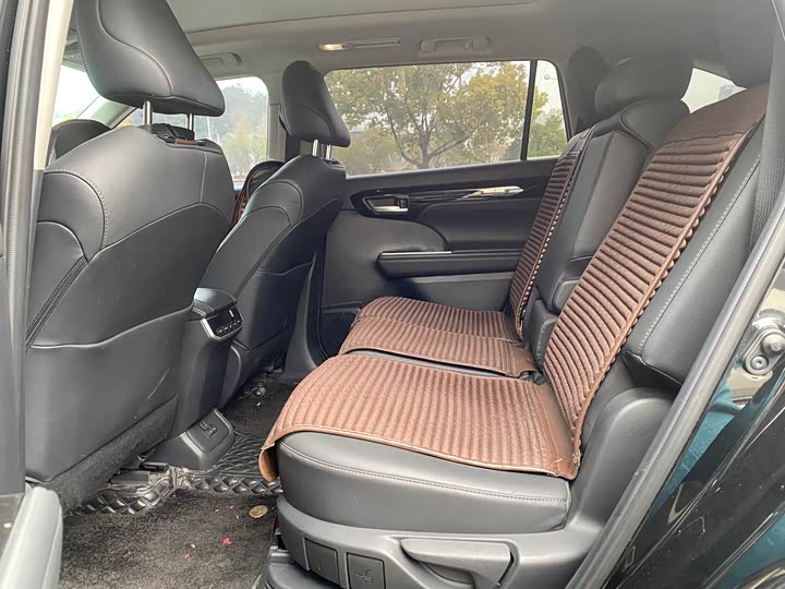 Photo 7 - Toyota Highlander