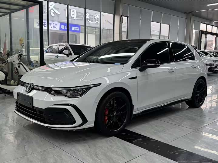 Фото 1 - Volkswagen Golf