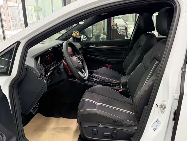 Фото 9 - Volkswagen Golf