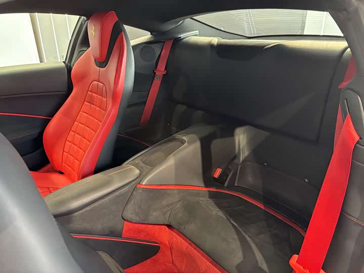 Photo 7 - Ferrari Roma