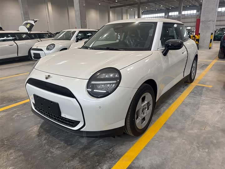 Photo 1 - Mini Cooper