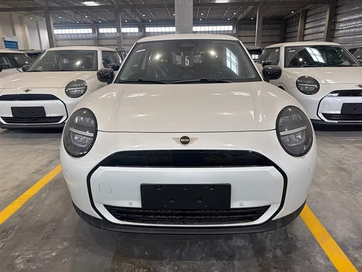 Photo 2 - Mini Cooper