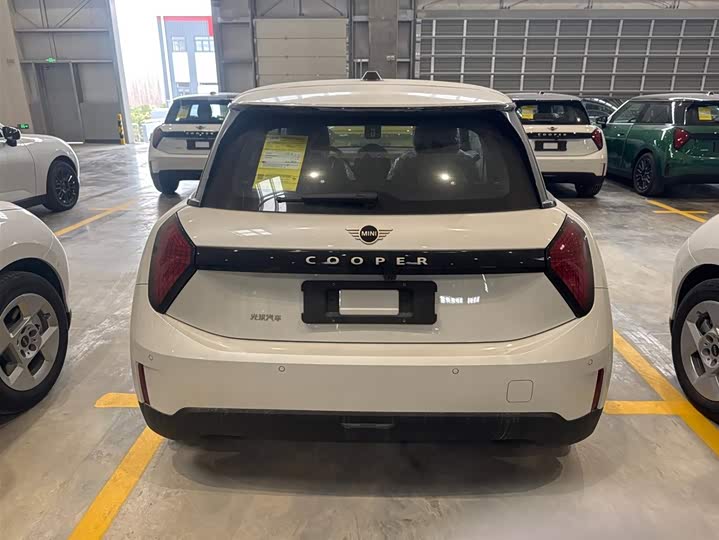 Photo 3 - Mini Cooper