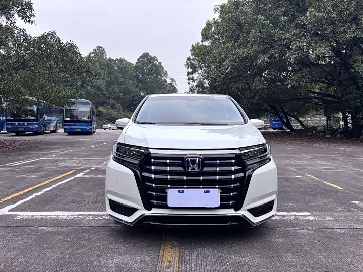 Фото 2 - Honda Elysion