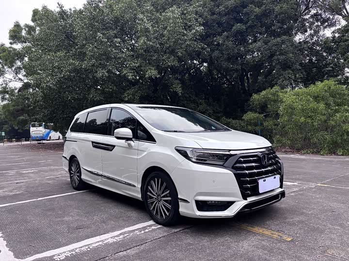 Фото 3 - Honda Elysion