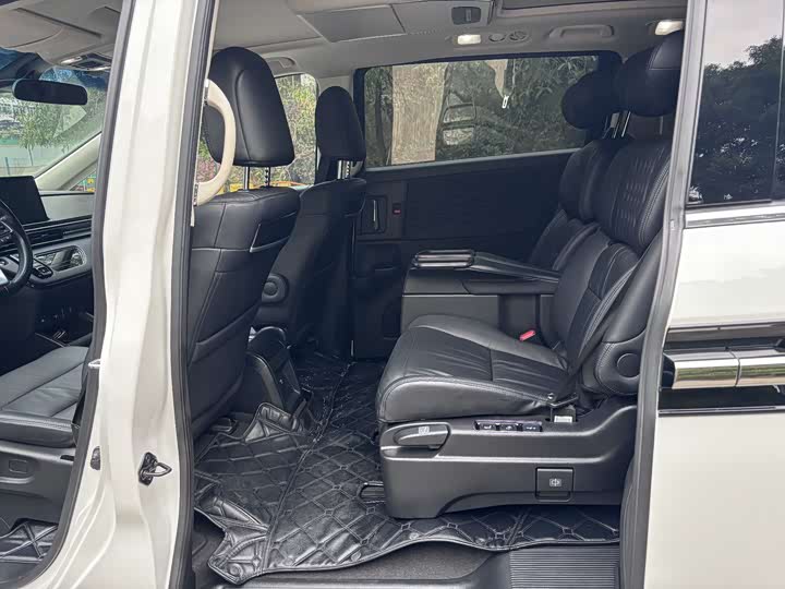 Фото 5 - Honda Elysion