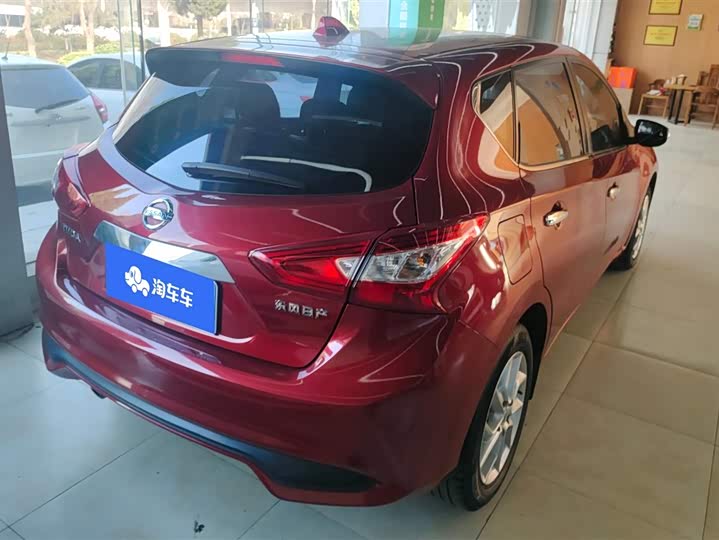 Photo 3 - Nissan Tiida