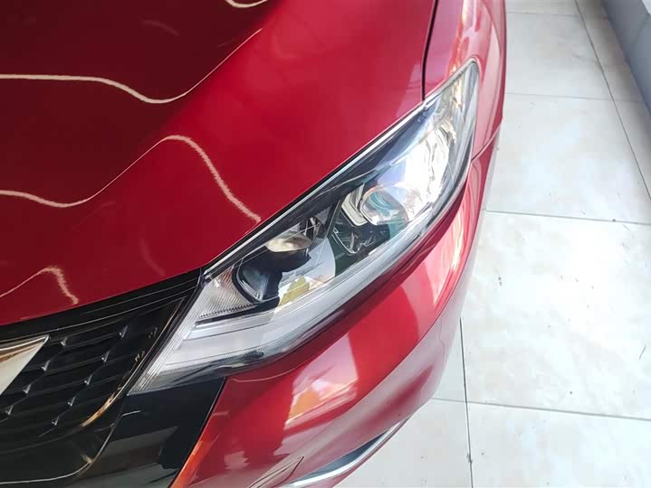 Photo 5 - Nissan Tiida