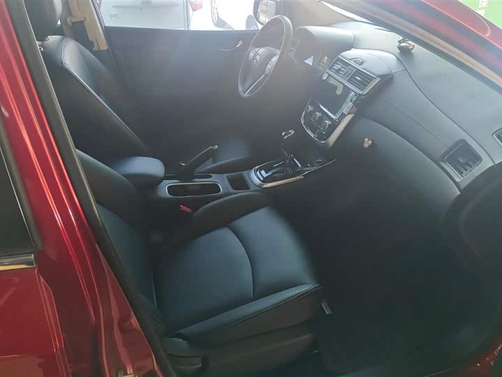 Photo 8 - Nissan Tiida