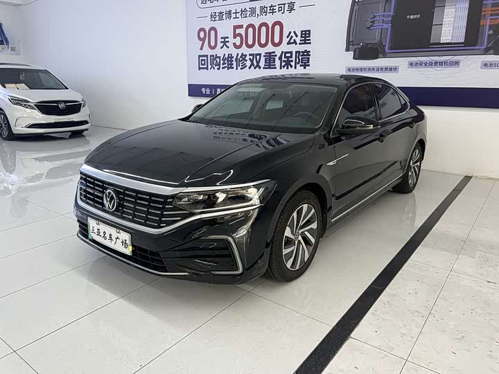 Фото 1 - Volkswagen Passat Hybrid