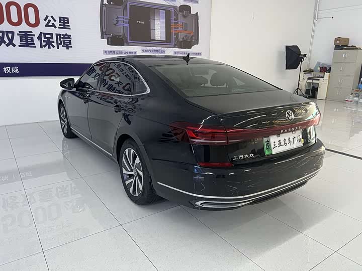 Фото 4 - Volkswagen Passat Hybrid