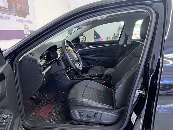 Фото 8 - Volkswagen Passat Hybrid