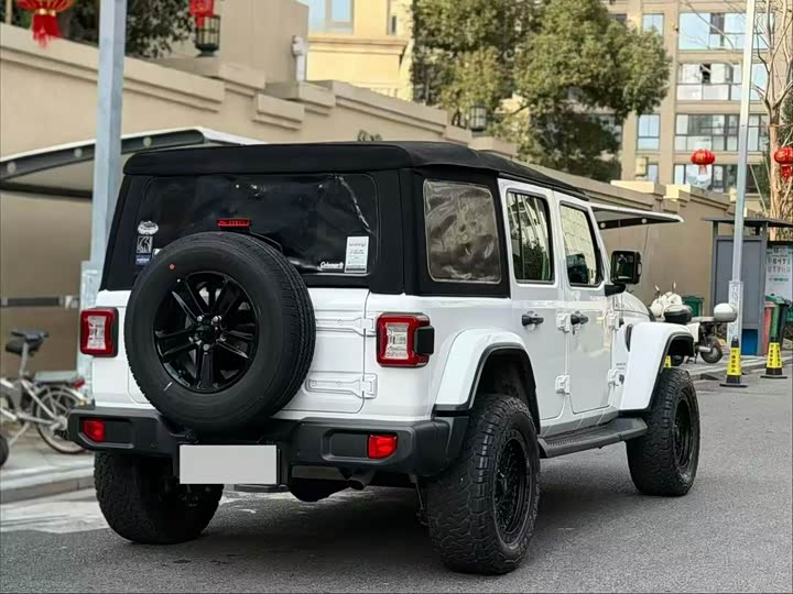 Фото 4 - Jeep Wrangler