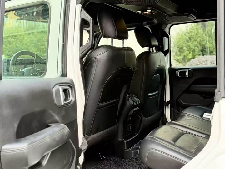 Фото 7 - Jeep Wrangler