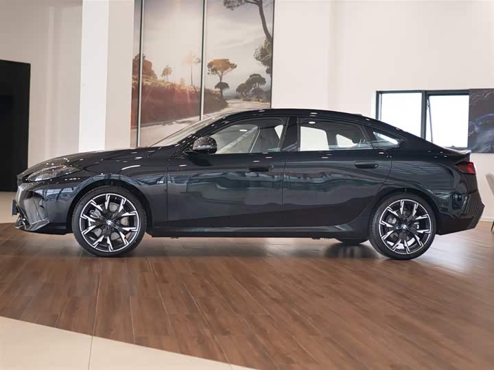 Photo 4 - BMW 2 Series