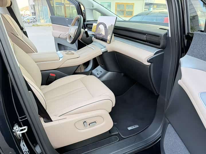 Фото 8 - XPeng X9