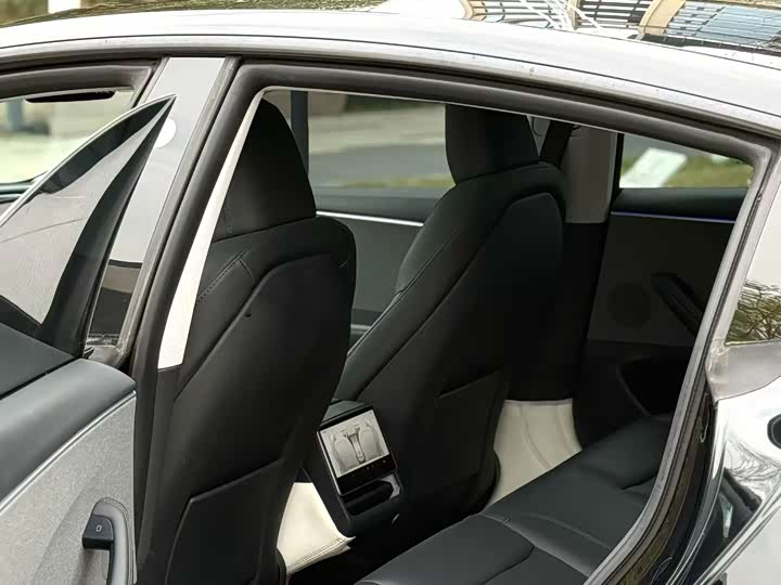 Фото 6 - Tesla Model 3