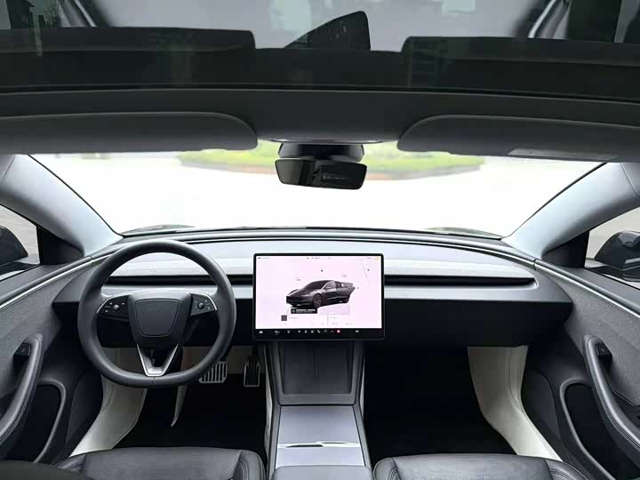 Фото 8 - Tesla Model 3