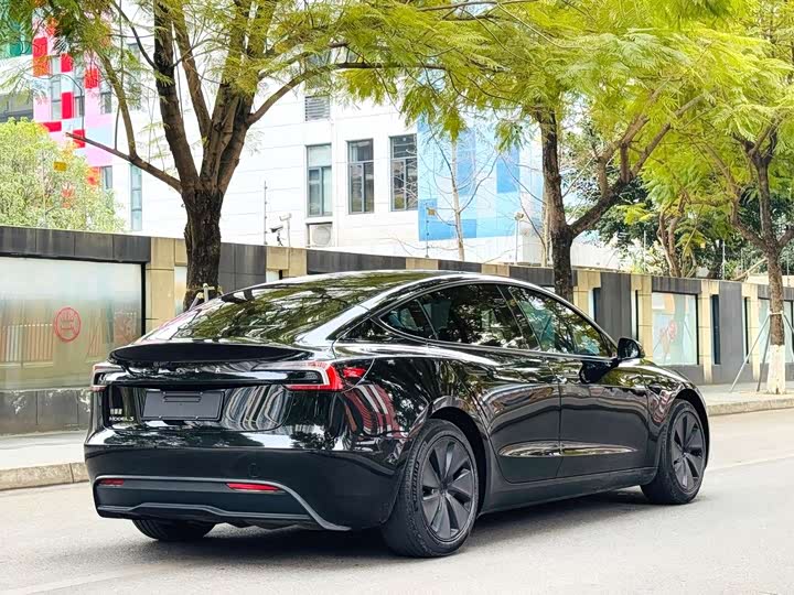 Фото 9 - Tesla Model 3