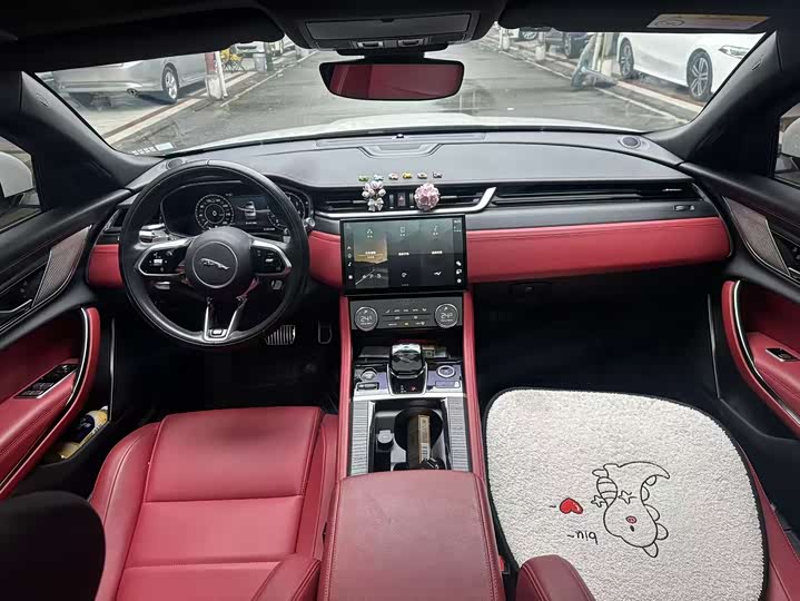 Photo 2 - Jaguar XF L