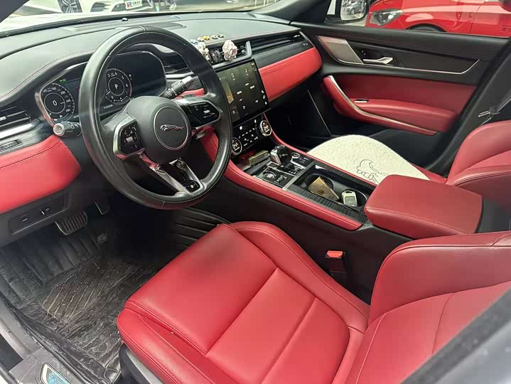 Photo 6 - Jaguar XF L